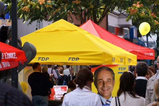 Wahlkampf lieber ohne Nachhaltigkeit: Politiker tun sich mit dem Themenfeld schwer (Quelle: <a href="https://www.flickr.com/photos/dirkvorderstrasse/">Dirk Vorderstraße</a>/ <a href="https://creativecommons.org/licenses/by/2.0/">CC BY 2.0</a>)